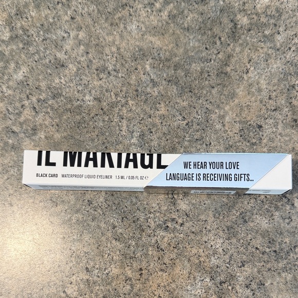 IL MAKIAGE Foundation Set - Black and White Packaging - Picture 4 of 6